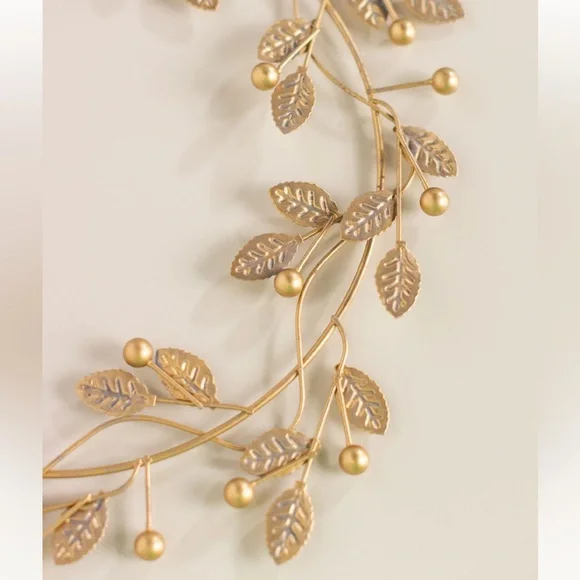 Golden Berry Metal Wreath- Canvas & Decor for the Jilly Box - Picture 3 of 6